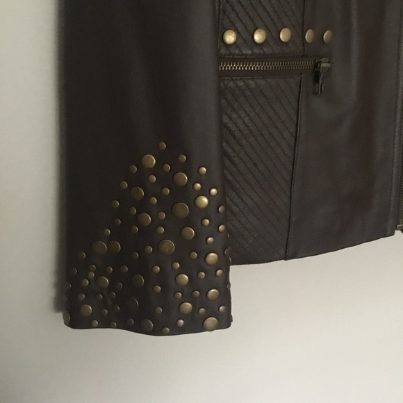 Gorgeous Pamela McCoy Studded Leather Jacket (new-never-worn-new) Size Medium - Picture 7 of 13